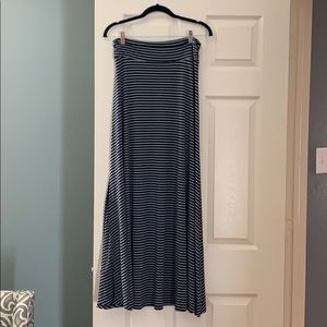 Black maxi skirt Market & Spruce medium